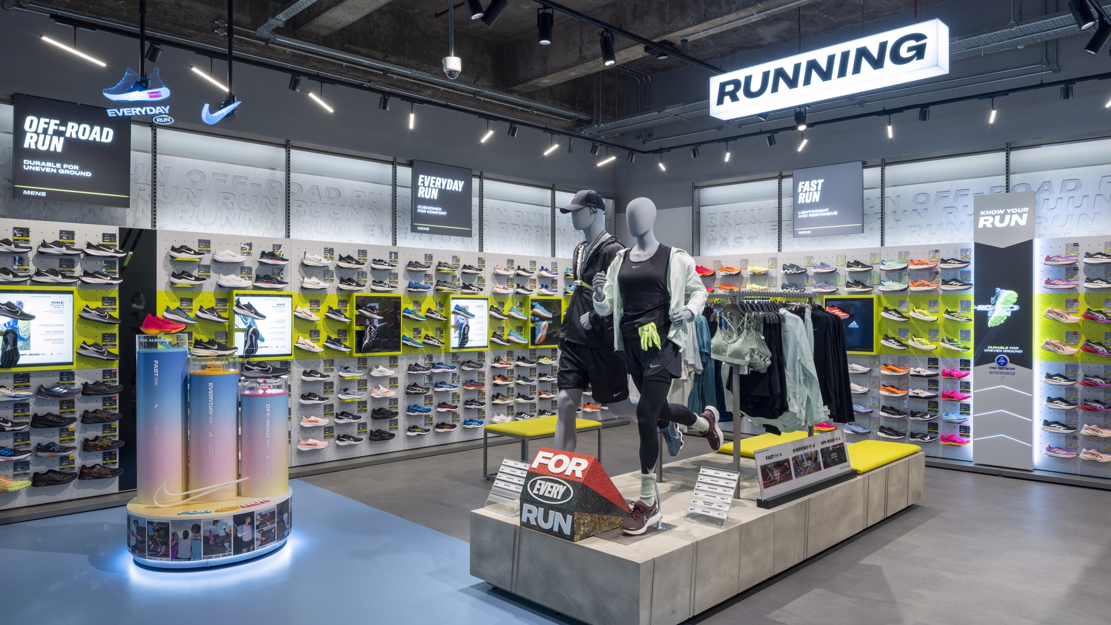 Sports Direct Running Mannequins